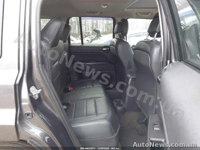 2017 Jeep Patriot — photo 8 (iaai)