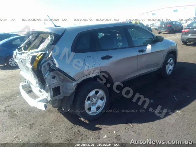 2017 Jeep Cherokee — zdjęcie 4 (iaai)