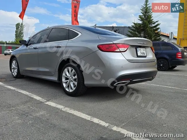 2014 Chrysler 200 — photo 11 (autoria)