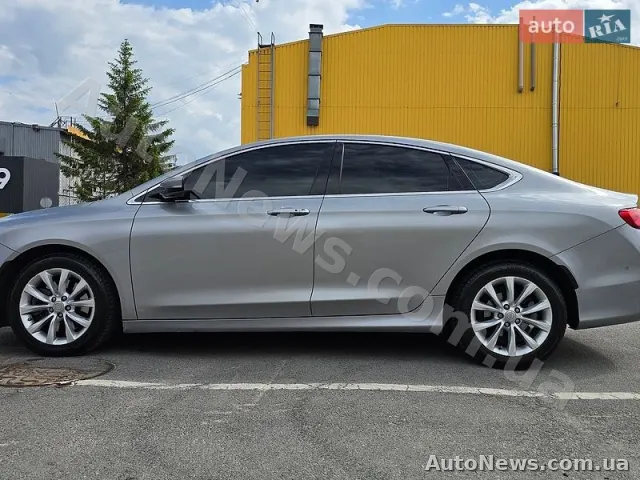 2014 Chrysler 200 — photo 13 (autoria)