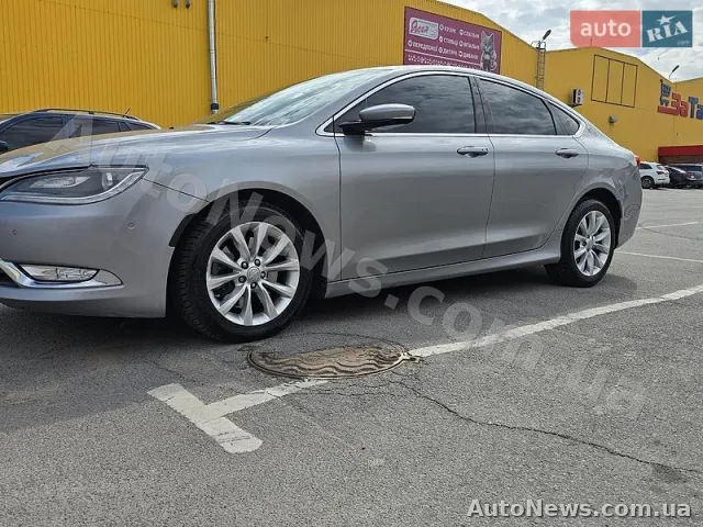 2014 Chrysler 200 — photo 16 (autoria)