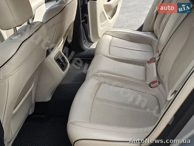 2014 Chrysler 200 — photo 18 (autoria)