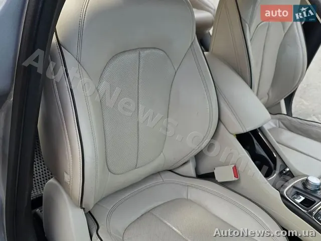 2014 Chrysler 200 — photo 25 (autoria)