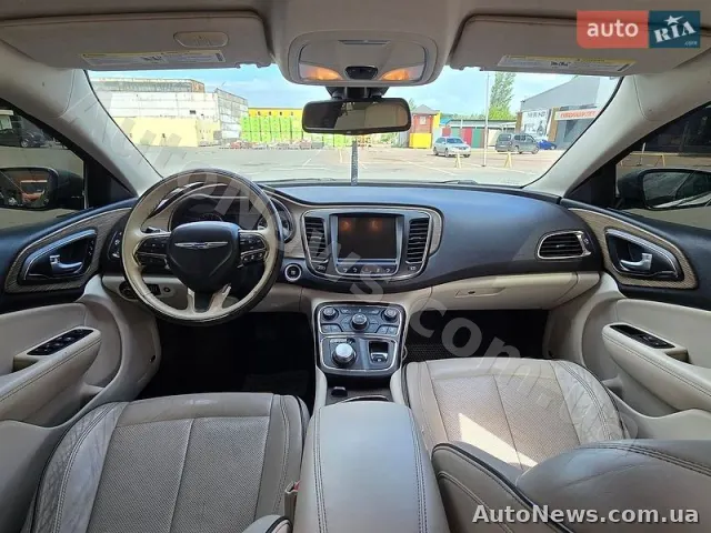 2014 Chrysler 200 — photo 30 (autoria)