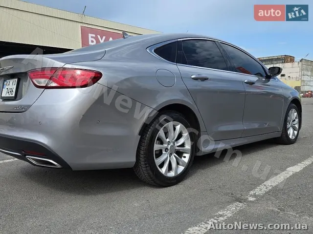 2014 Chrysler 200 — photo 7 (autoria)