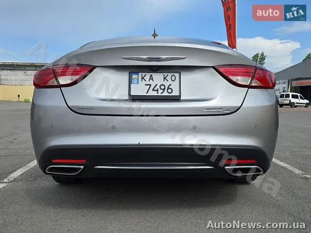 2014 Chrysler 200 — photo 9 (autoria)