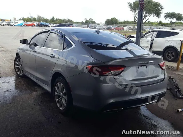 2015 Chrysler 200 — photo 3 (copart)