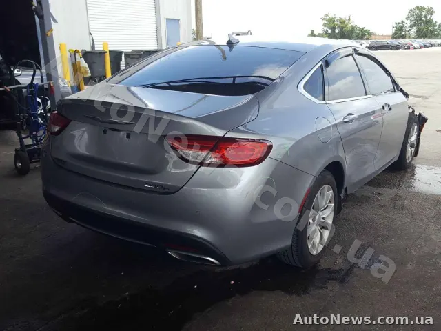 2015 Chrysler 200 — photo 4 (copart)