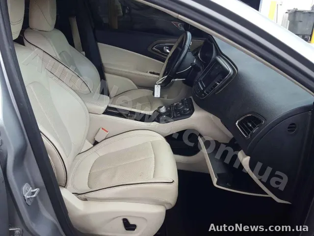 2015 Chrysler 200 — photo 5 (copart)