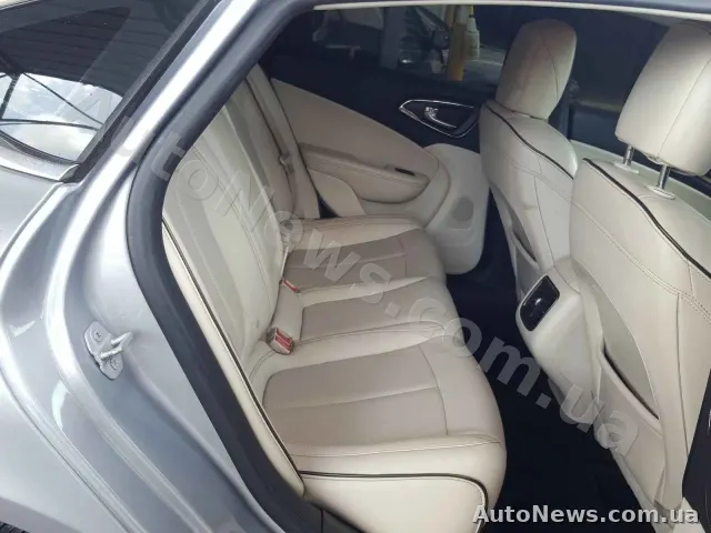 2015 Chrysler 200 — photo 6 (copart)
