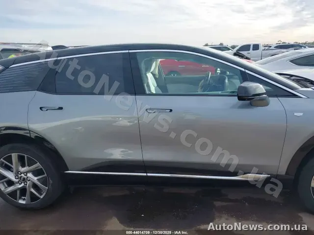 2025 Cadillac Optiq, VIN 3GYK3DMR2SS263371 — фото 34 (iaai)