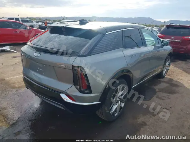 2025 Cadillac Optiq, VIN 3GYK3DMR2SS263371 — фото 4 (iaai)