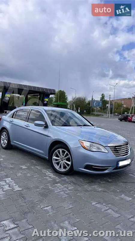 2014 Chrysler 200 — photo 1 (autoria)