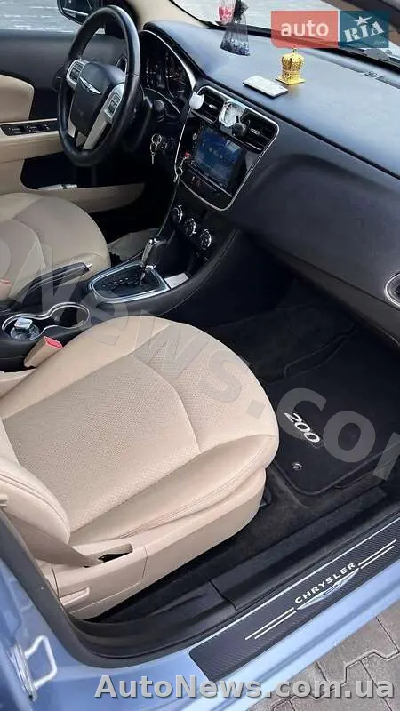 2014 Chrysler 200 — photo 12 (autoria)