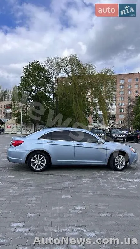 2014 Chrysler 200 — photo 3 (autoria)