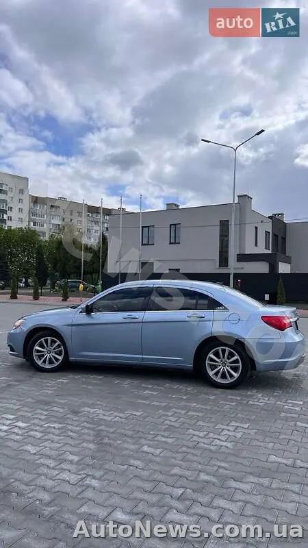 2014 Chrysler 200 — photo 4 (autoria)