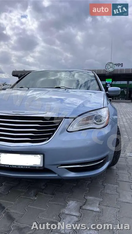 2014 Chrysler 200 — photo 7 (autoria)