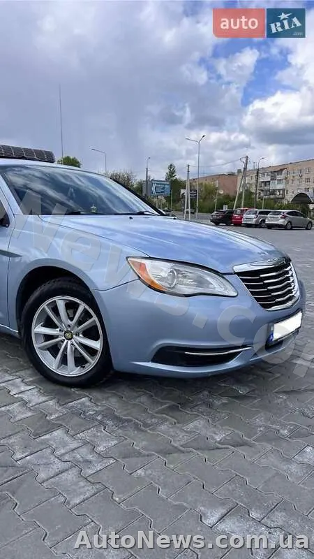 2014 Chrysler 200 — photo 8 (autoria)