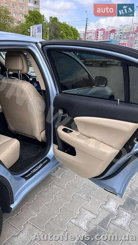 2014 Chrysler 200 — photo 9 (autoria)
