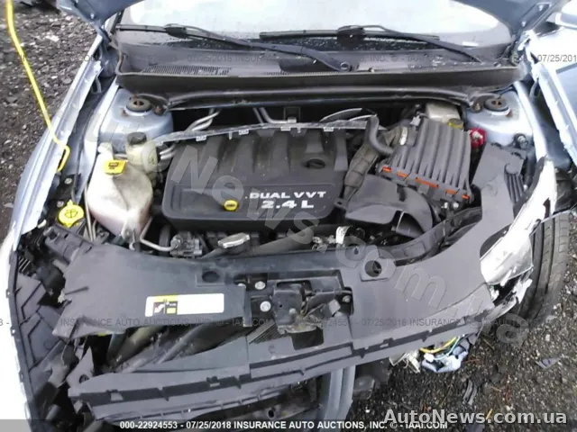 2014 Chrysler 200 — photo 10 (iaai)