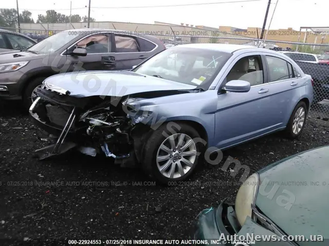 2014 Chrysler 200 — photo 2 (iaai)