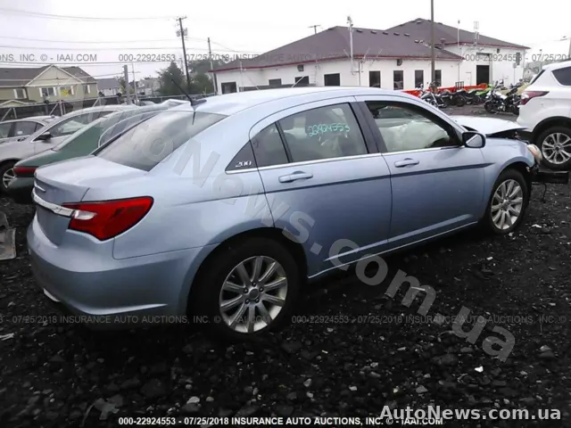 2014 Chrysler 200 — photo 4 (iaai)