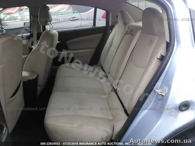 2014 Chrysler 200 — photo 8 (iaai)