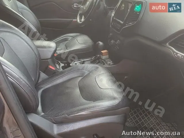 2020 Jeep Cherokee, VIN 1C4PJLDB5LD610367, nr rej. ВО4313НА — zdjęcie 14 (autoria)