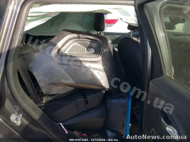 2022 Jeep Cherokee, VIN 1C4PJLMX6ND535323 — photo 8 (iaai)