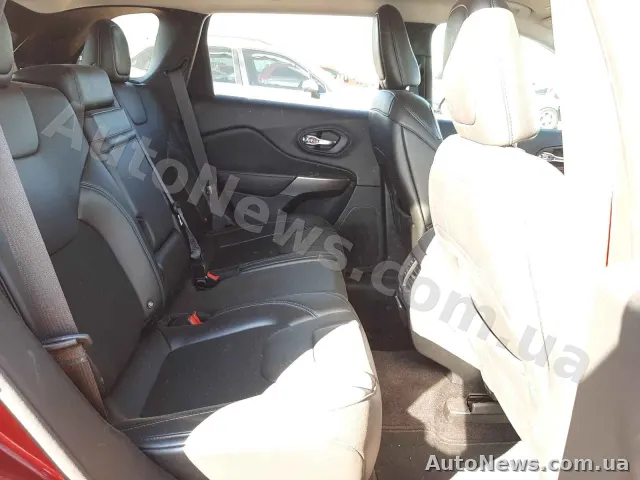 2018 Jeep Cherokee, VIN 1C4PJLLX0KD131771, nr rej. АН8758РА — zdjęcie 6 (copart)