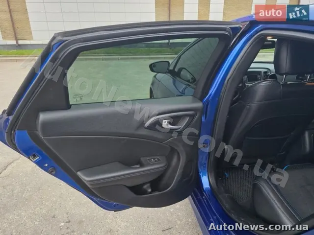 2015 Chrysler 200 — zdjęcie 11 (autoria)