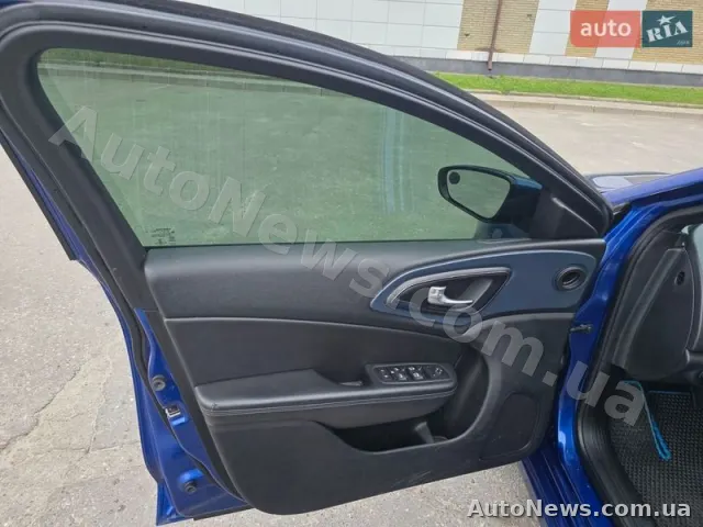 2015 Chrysler 200 — zdjęcie 5 (autoria)
