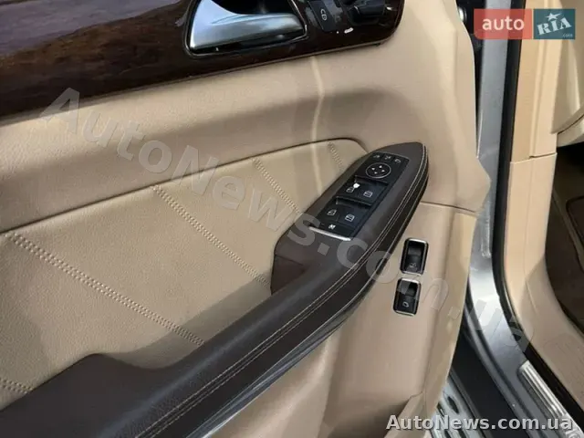 2014 Mercedes-Benz GL-Class, VIN 4JGDF2EE8EA415094, plate СЕ8030ЕХ — photo 9 (autoria)