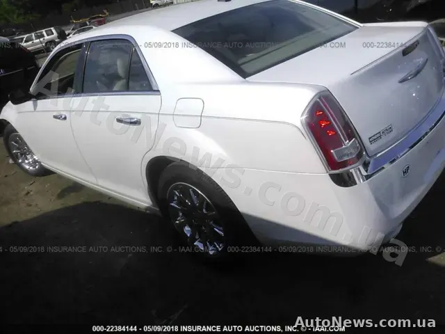 2013 Chrysler 300C, VIN 2C3CCAEG4EH193888, госномер СВ5173ЕЕ — фото 3 (iaai)