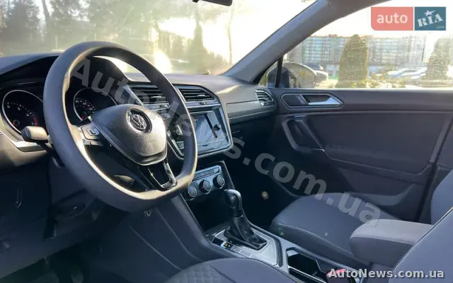 2017 Volkswagen Tiguan, VIN 3VV1B7AX7JM092033, госномер ВС8961ХА — фото 10 (autoria)