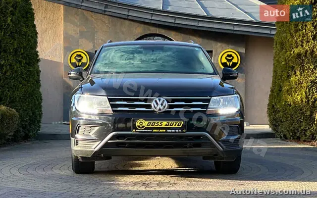 2017 Volkswagen Tiguan, VIN 3VV1B7AX7JM092033, госномер ВС8961ХА — фото 2 (autoria)