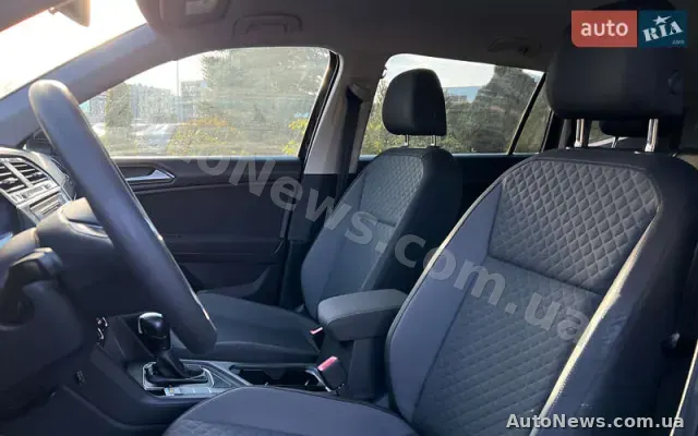 2017 Volkswagen Tiguan, VIN 3VV1B7AX7JM092033, госномер ВС8961ХА — фото 9 (autoria)