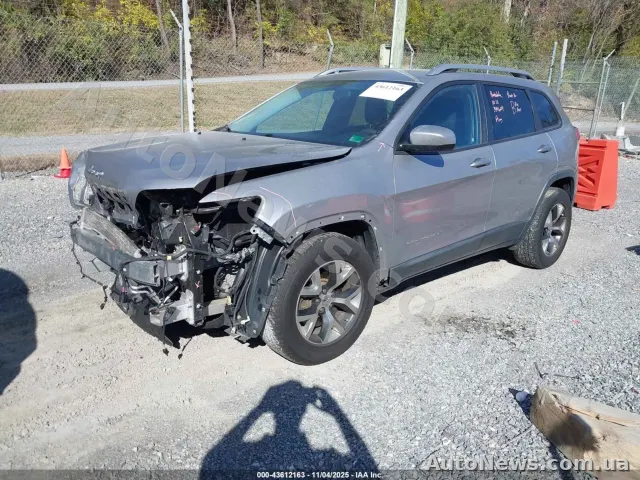 2020 Jeep Cherokee — фото 2 (iaai)