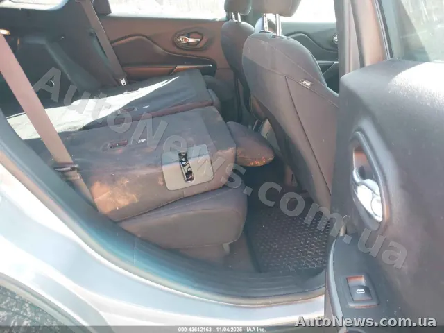 2020 Jeep Cherokee — фото 8 (iaai)