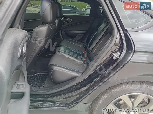 2014 Chrysler 200 — zdjęcie 22 (autoria)
