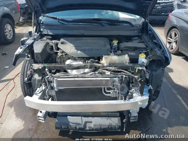 2020 Jeep Cherokee — photo 10 (iaai)