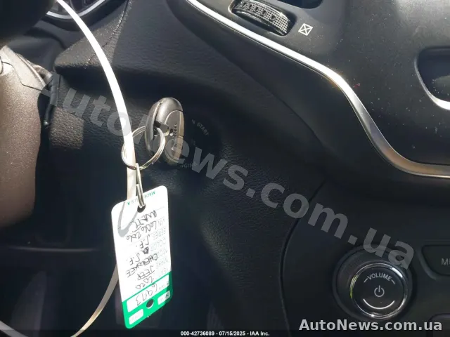 2020 Jeep Cherokee — photo 11 (iaai)
