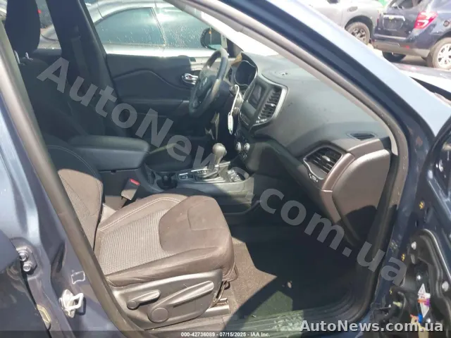 2020 Jeep Cherokee — photo 5 (iaai)