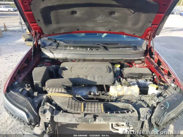 2020 Jeep Cherokee — photo 10 (iaai)