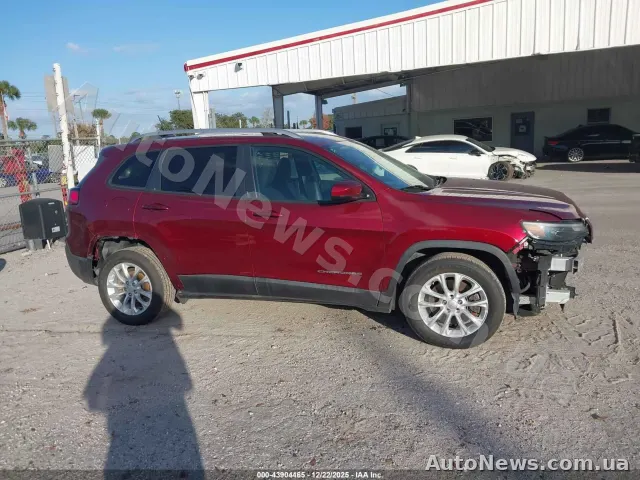 2020 Jeep Cherokee — photo 14 (iaai)