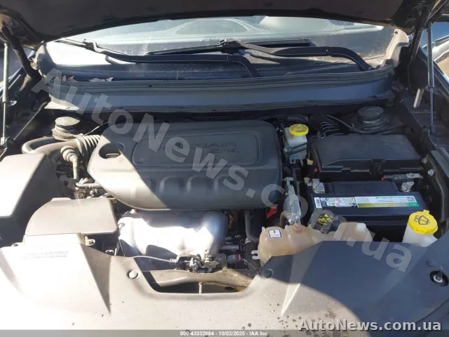 2020 Jeep Cherokee — photo 10 (iaai)