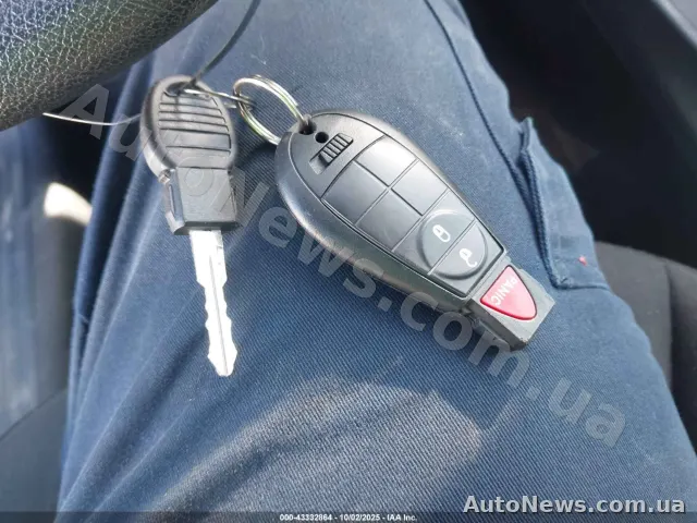 2020 Jeep Cherokee — photo 11 (iaai)