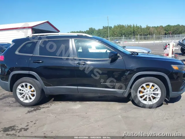 2020 Jeep Cherokee — photo 13 (iaai)