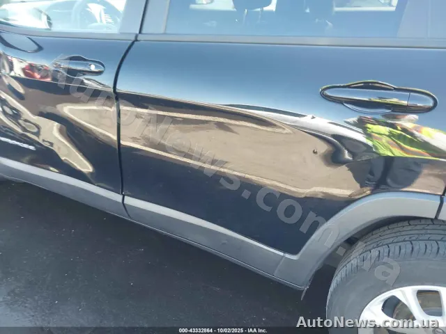 2020 Jeep Cherokee — photo 18 (iaai)