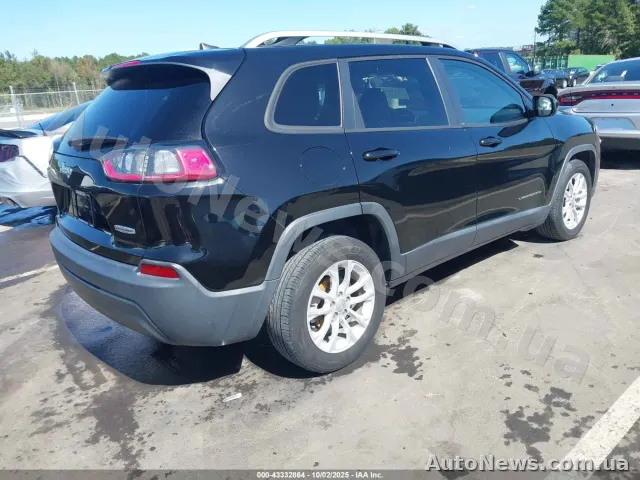 2020 Jeep Cherokee — photo 4 (iaai)
